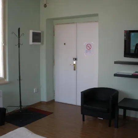 Apartment-narodni 17 アパート *
