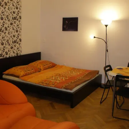 Apartment-narodni 17 アパート