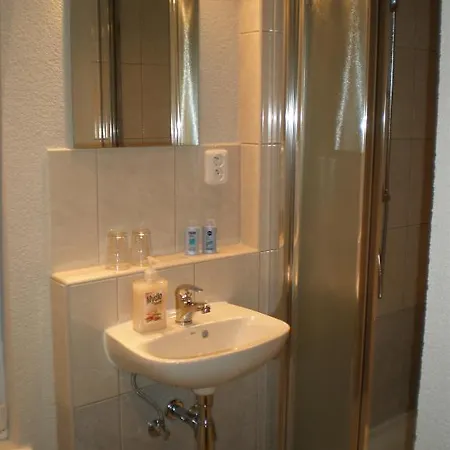 Apartment-narodni 17 アパート